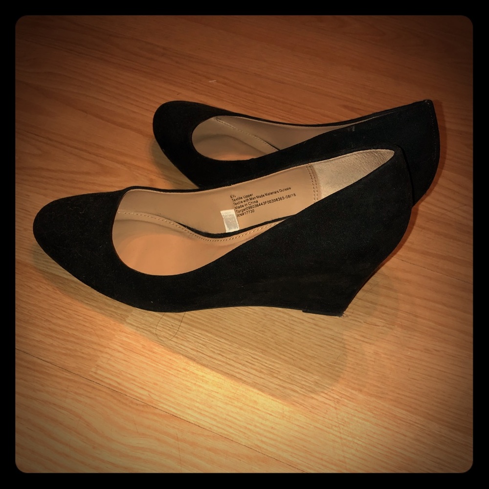 Black wedge heels size 8,1/2 - only worn once!